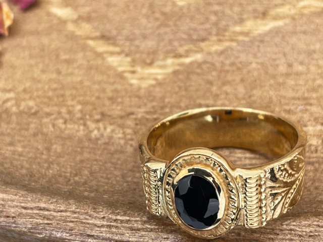 Bague dorée texturée et onyx noire T 54 - photo 11