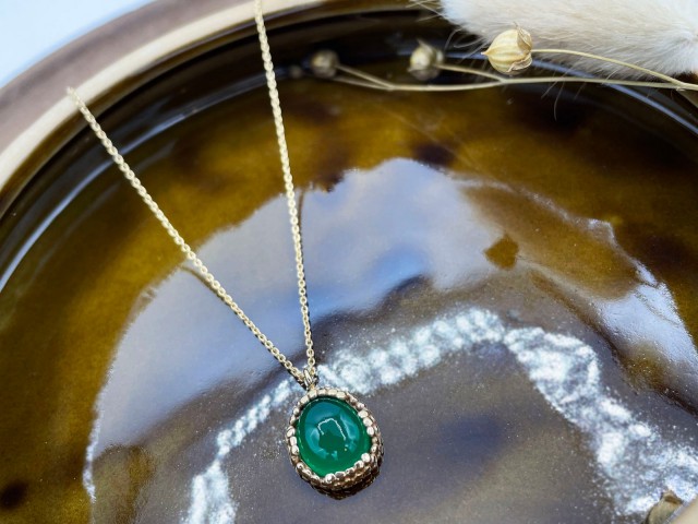 Collier doré et onyx verte - photo 10