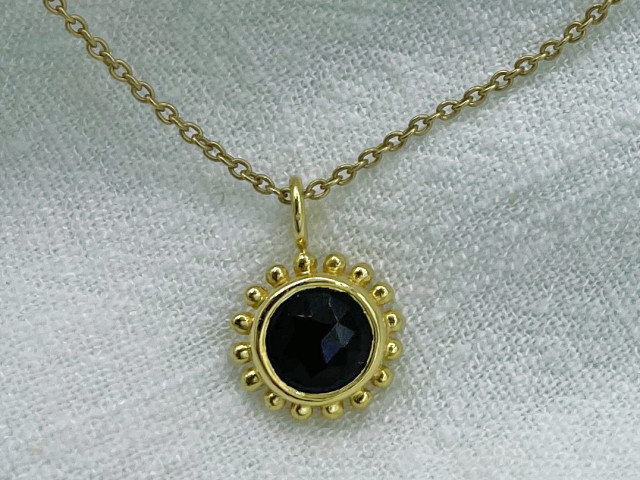 Collier pendantif soleil onyx noir - photo 11